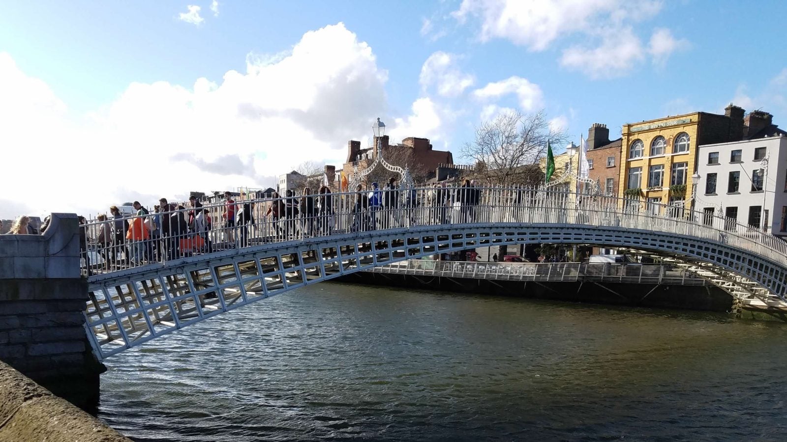 Ha&#039;Penny Bridge over the River Liffey in Dublin, Ireland